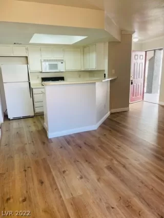 Photo #2: 2444229 Listing 