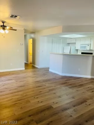 Photo #3: 2444229 Listing 