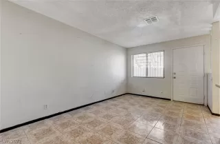 Photo #3: 2444253 Listing