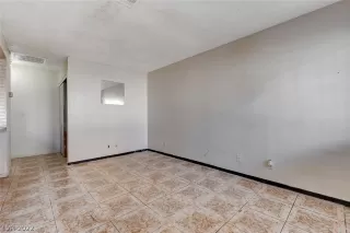 Photo #4: 2444253 Listing