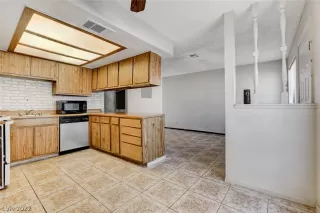 Photo #6: 2444253 Listing