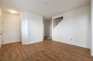 Photo #3: 2444261 Listing