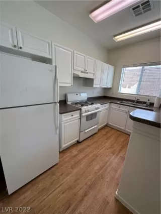 Photo #4: 2444261 Listing