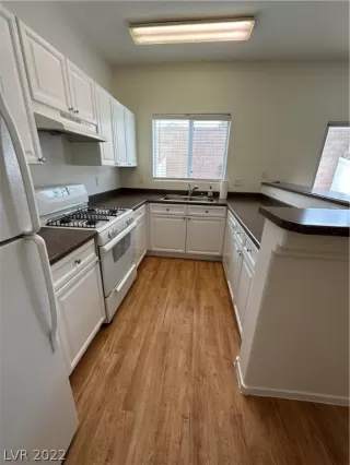 Photo #5: 2444261 Listing