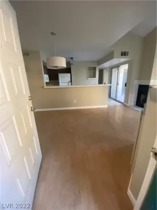 Photo #4: 2444352 Listing