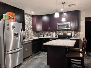 Photo #1: 2444382 Listing 