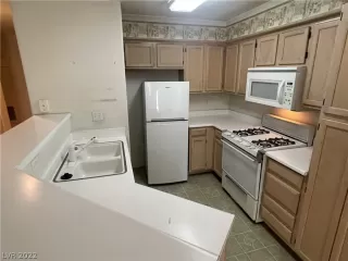 Photo #6: 2444410 Listing