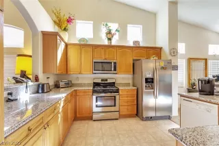 Photo #2: 2444461 Listing 