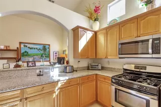 Photo #4: 2444461 Listing 