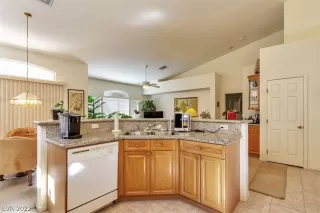 Photo #5: 2444461 Listing 