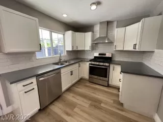 Photo #1: 2444476 Listing 