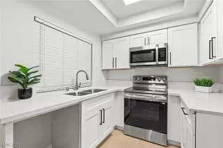 Photo #1: 2444479 Listing 