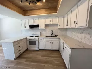 Photo #5: 2444480 Listing 