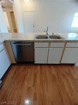 Photo #4: 2444507 Listing 