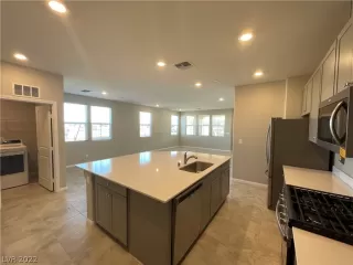 Photo #6: 2444519 Listing 