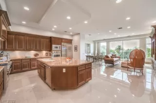 Photo #5: 2444580 Listing 