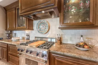 Photo #6: 2444580 Listing 