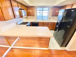 Photo #4: 2444600 Listing 