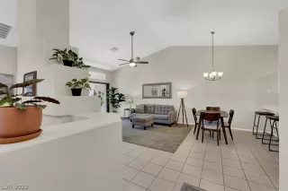 Photo #4: 2444704 Listing 