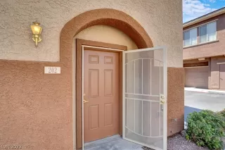 Photo #4: 2444731 Listing