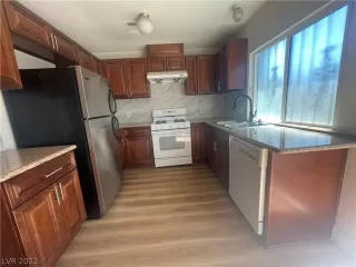 Photo #1: 2444826 Listing 