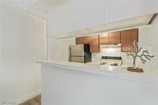 Photo #5: 2444827 Listing 