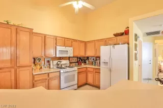 Photo #6: 2444847 Listing