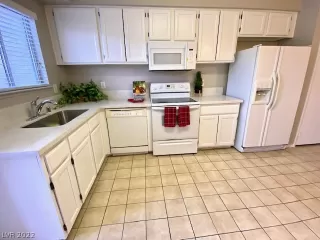 Photo #1: 2444848 Listing 