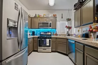 Photo #5: 2444849 Listing