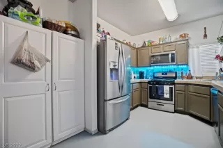 Photo #6: 2444849 Listing