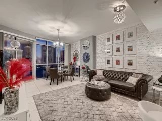 Photo #3: 2444860 Listing