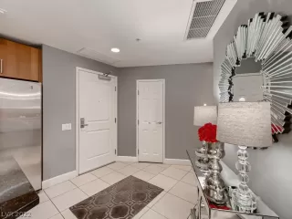 Photo #4: 2444860 Listing