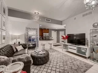 Photo #5: 2444860 Listing