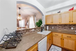 Photo #4: 2444879 Listing 