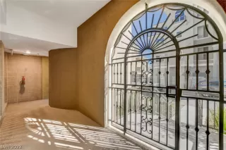 Photo #3: 2444880 Listing