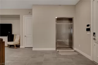 Photo #5: 2444880 Listing