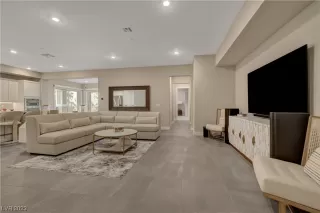 Photo #6: 2444880 Listing