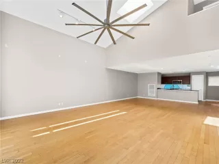 Photo #2: 2444893 Listing