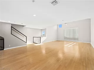 Photo #3: 2444893 Listing