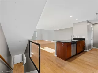 Photo #5: 2444893 Listing