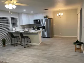 Photo #3: 2444907 Listing