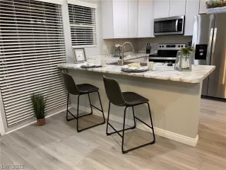 Photo #5: 2444907 Listing