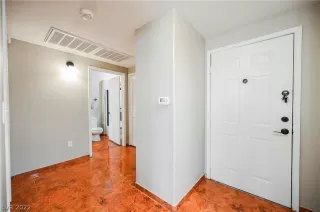 Photo #3: 2444935 Listing