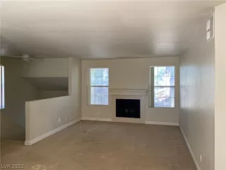 Photo #4: 2444940 Listing