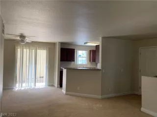 Photo #5: 2444940 Listing