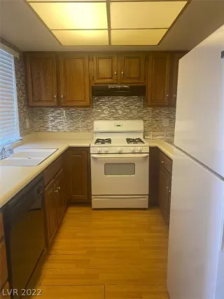 Photo #2: 2444944 Listing 