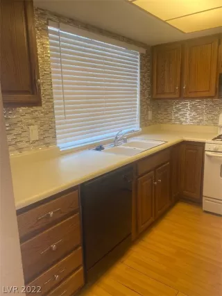 Photo #4: 2444944 Listing 