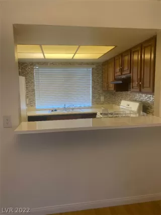 Photo #5: 2444944 Listing 