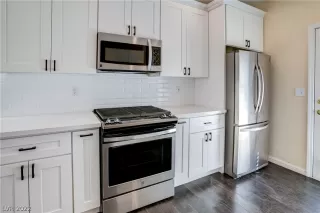 Photo #1: 2444947 Listing 