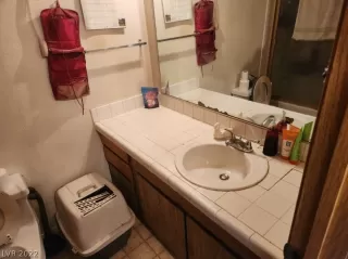 Photo #4: 2444967 Listing